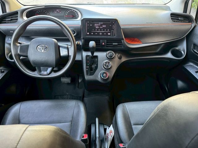 保證實車實價 / 5人座 / 免鑰匙啟動 / 循跡防滑  第6張相片
