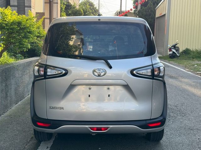 保證實車實價 / 5人座 / 免鑰匙啟動 / 循跡防滑  第9張相片