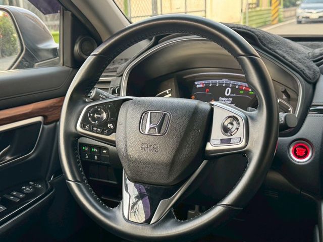 保證實車實價 / 1.5 S / 摸門 / 免鑰匙啟動 / 全景天窗 / 電尾門 / 導航 / 倒車顯影  第5張相片
