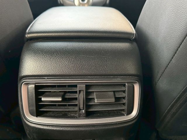 保證實車實價 / 1.5 S / 摸門 / 免鑰匙啟動 / 全景天窗 / 電尾門 / 導航 / 倒車顯影  第10張相片