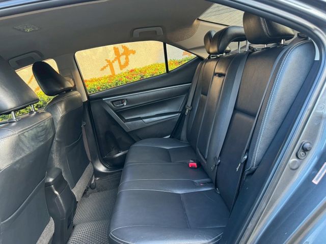 保證實車實價 / 摸門 / 免鑰匙啟動 / 抬頭顯示器 / 定速 / 導航 / 倒車顯影  第13張相片