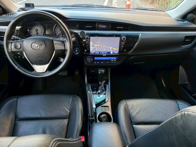 保證實車實價 / 摸門 / 免鑰匙啟動 / 抬頭顯示器 / 定速 / 導航 / 倒車顯影  第14張相片