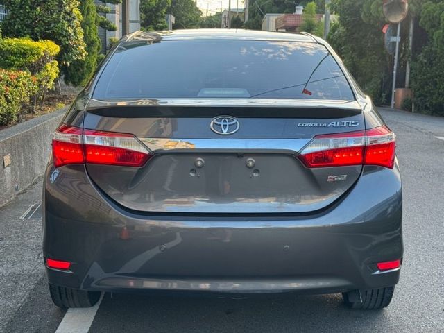 保證實車實價 / 摸門 / 免鑰匙啟動 / 抬頭顯示器 / 定速 / 導航 / 倒車顯影  第16張相片
