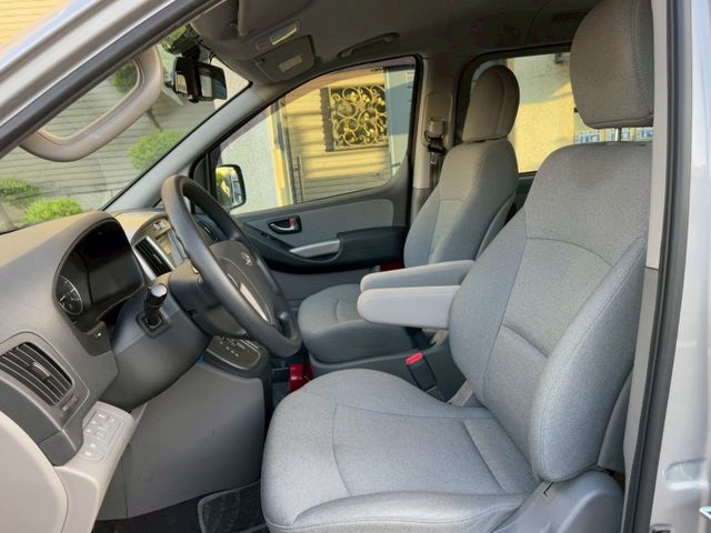 保證實車實價 / 大空間商務車 / 定速 / 導航 / 數位電視  第11張相片