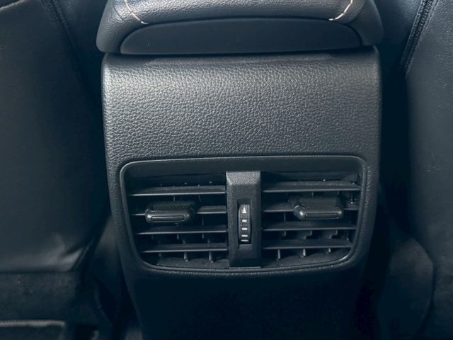 保證實車實價 / 旗艦 / 定速 / 車道偏移警示 / 後座出風口 / 胎壓偵測  第6張相片