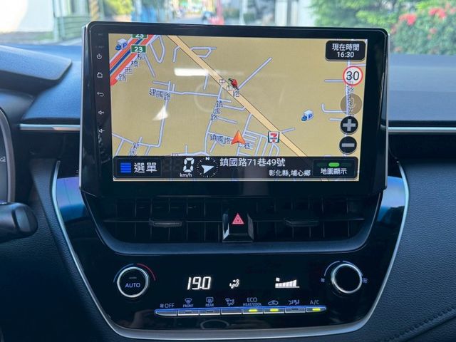 保證實車實價 / 旗艦 / 定速 / 車道偏移警示 / 後座出風口 / 胎壓偵測  第7張相片