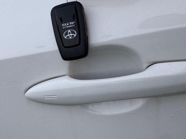 保證實車實價 / 油電 / 摸門解鎖 / 免鑰匙啟動 / 盲點 / 後座出風口  第4張相片