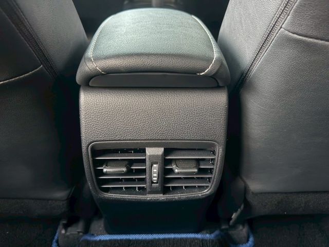 保證實車實價 / 油電 / 摸門解鎖 / 免鑰匙啟動 / 盲點 / 後座出風口  第9張相片