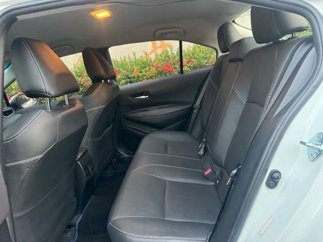 保證實車實價 / 油電 / 摸門解鎖 / 免鑰匙啟動 / 盲點 / 後座出風口  第11張相片