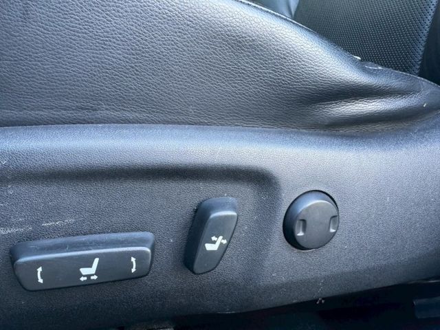 保證實車實價 / 2.5 油電 / 摸門 / 免鑰匙啟動 / 定速 / 胎壓偵測 / 導航 / 倒車顯影  第13張相片