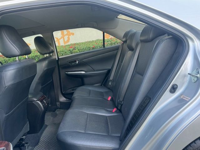 保證實車實價 / 2.5 油電 / 摸門 / 免鑰匙啟動 / 定速 / 胎壓偵測 / 導航 / 倒車顯影  第16張相片