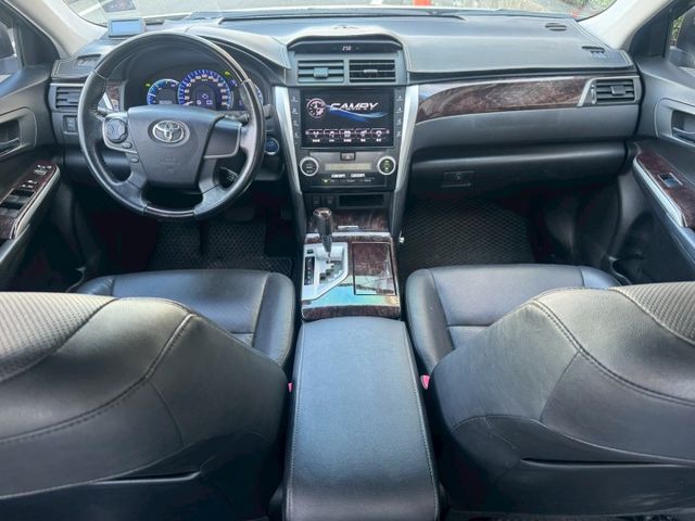 保證實車實價 / 2.5 油電 / 摸門 / 免鑰匙啟動 / 定速 / 胎壓偵測 / 導航 / 倒車顯影  第17張相片