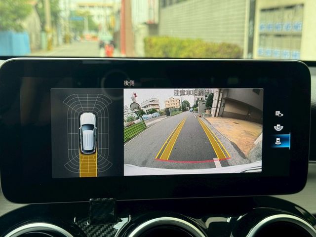 保證實車實價 / 電動尾門 / 後座出風口 / 倒車顯影 / 氣氛燈  第5張相片