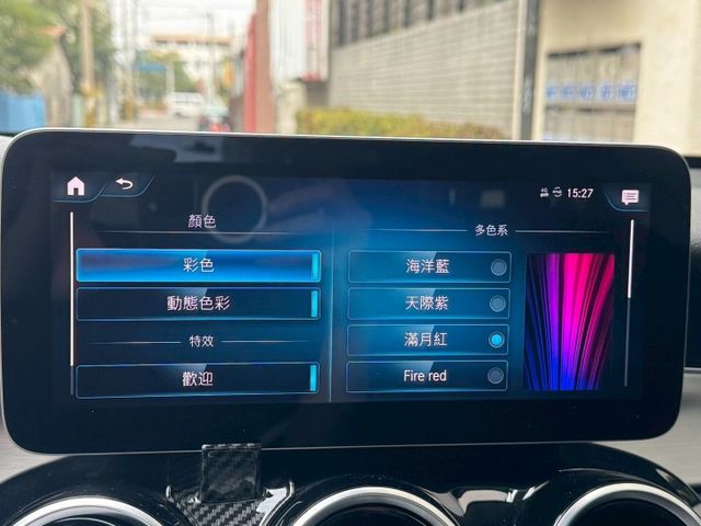 保證實車實價 / 電動尾門 / 後座出風口 / 倒車顯影 / 氣氛燈  第8張相片