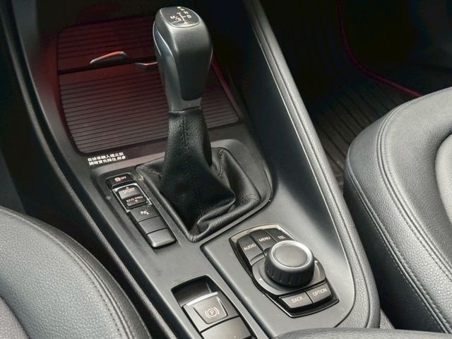 保證實車實價 / 換檔撥片 / 免鑰匙啟動 / 電動尾門 / 導航 / 倒車顯影  第6張相片