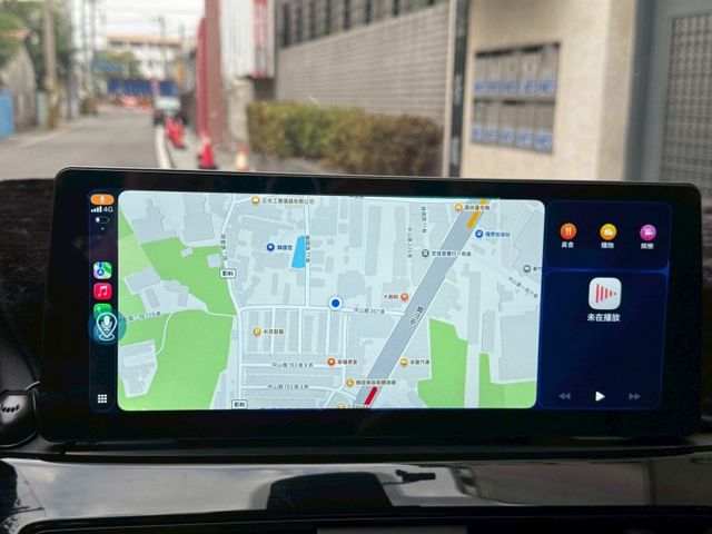 保證實車實價 / 換檔撥片 / 免鑰匙啟動 / 電動尾門 / 導航 / 倒車顯影  第7張相片