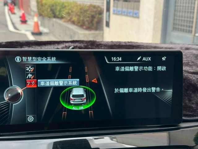 保證實車實價 / 換檔撥片 / 免鑰匙啟動 / 電動尾門 / 導航 / 倒車顯影  第11張相片