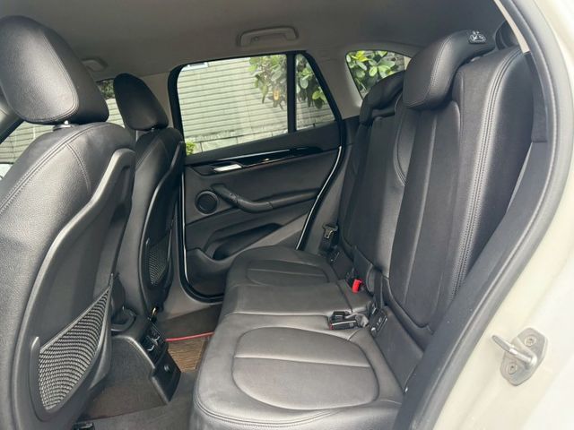 保證實車實價 / 換檔撥片 / 免鑰匙啟動 / 電動尾門 / 導航 / 倒車顯影  第15張相片