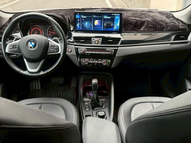 保證實車實價 / 換檔撥片 / 免鑰匙啟動 / 電動尾門 / 導航 / 倒車顯影  第16張相片