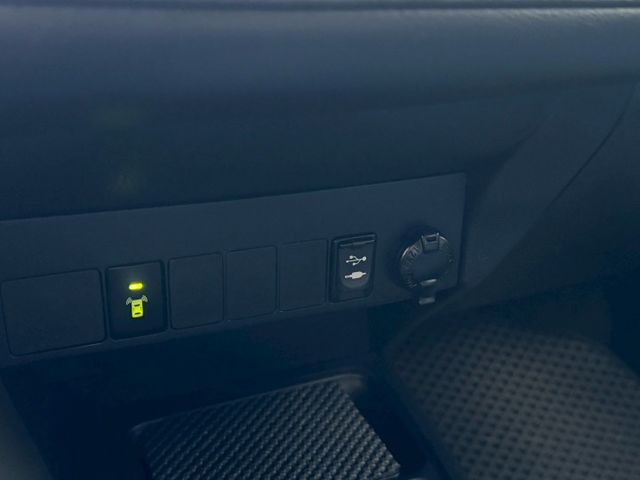 保證實車實價 / 天窗 / 定速 / 倒車顯影 / 駕駛座電動調整  第10張相片