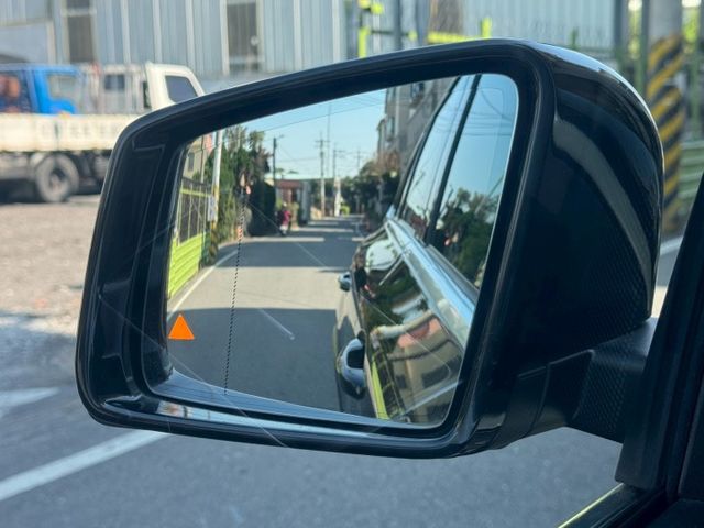 保證實車實價 / 盲點 / 換檔撥片 / 電動尾門 / 後座出風口 / 電動椅 / 全景天窗  第3張相片