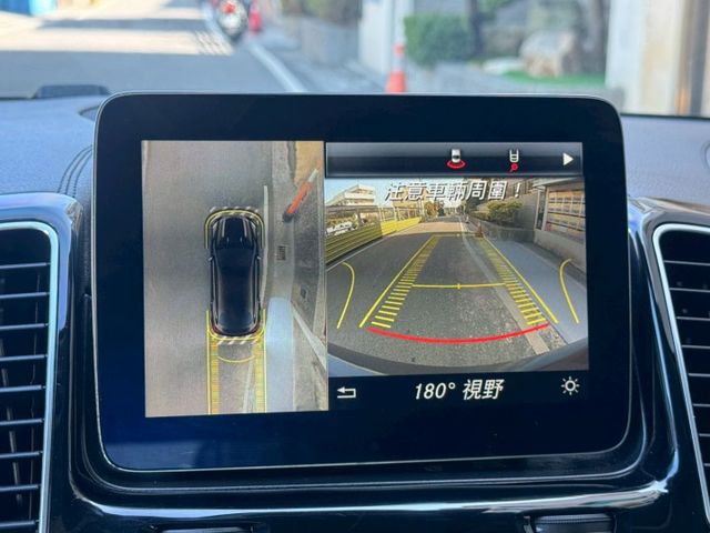 保證實車實價 / 盲點 / 換檔撥片 / 電動尾門 / 後座出風口 / 電動椅 / 全景天窗  第8張相片