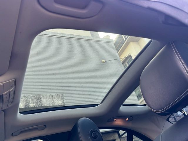 保證實車實價 / 摸門 / 免鑰匙啟動 / 盲點 / 防撞輔助 / 導航 / 倒車顯影  第10張相片