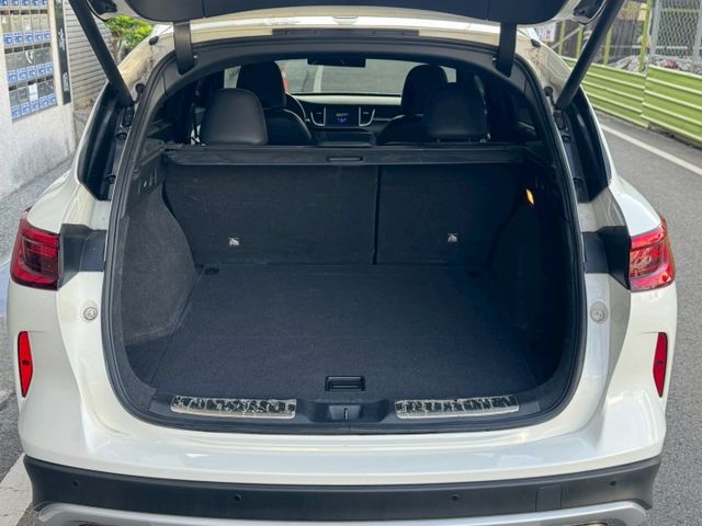 保證實車實價 / 盲點 / 抬頭顯示器 / BOSE音響 / 全景天窗 / 電動尾門  第17張相片