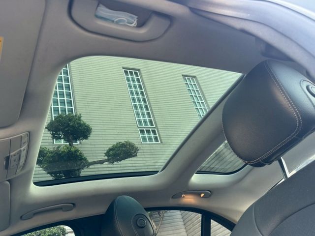 保證實車實價 / 全景天窗 / 換檔撥片 / 後座出風口 / 電動椅記憶調整  第8張相片