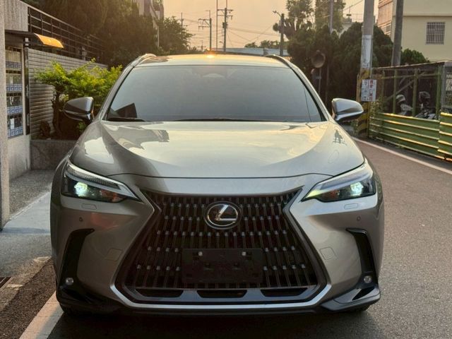 保證實車實價 / 頂級版 NX250 / 換檔波片 / 免鑰匙啟動 / 盲點 / 雙前電動椅調整 / 電尾門  第2張相片