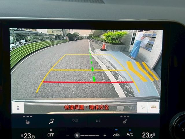 保證實車實價 / 頂級版 NX250 / 換檔波片 / 免鑰匙啟動 / 盲點 / 雙前電動椅調整 / 電尾門  第5張相片