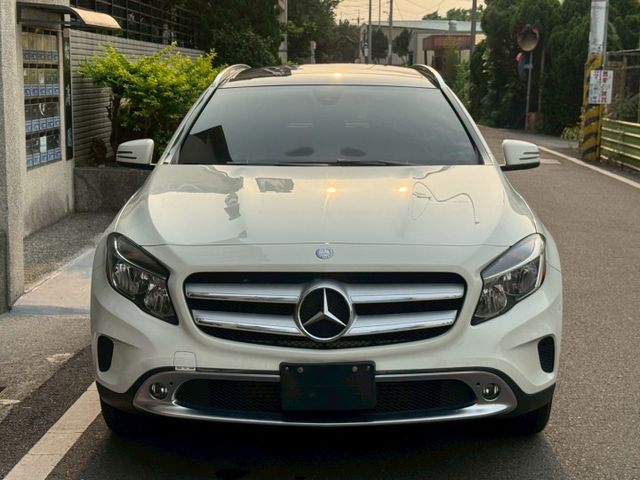 保證實車實價 / GLA250 4MATIC / 盲點 / 摸門解鎖 / 全景天窗 / 導航 / 倒車影像  第2張相片