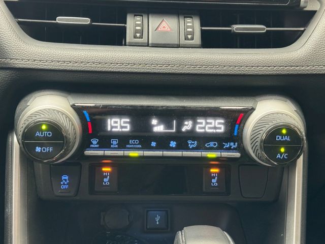 保證實車實價 / 摸門解鎖 / 盲點 / 定速 / 雙前加熱椅 / 導航 / 倒車影像  第8張相片