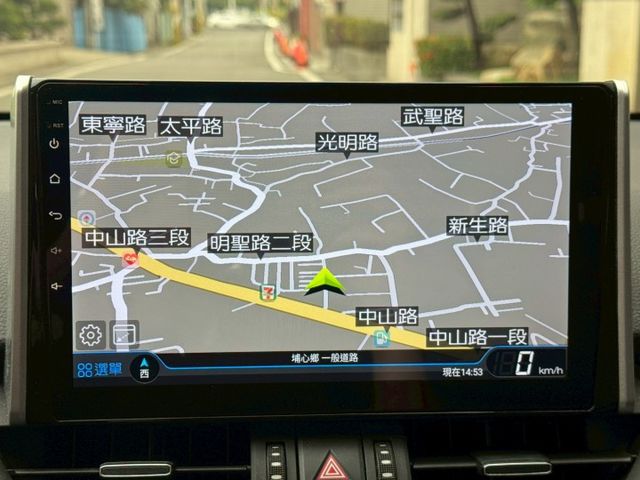 保證實車實價 / 摸門解鎖 / 盲點 / 定速 / 雙前加熱椅 / 導航 / 倒車影像  第10張相片