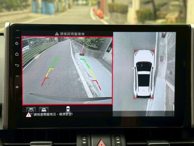 保證實車實價 / 摸門解鎖 / 盲點 / 定速 / 雙前加熱椅 / 導航 / 倒車影像  第11張相片