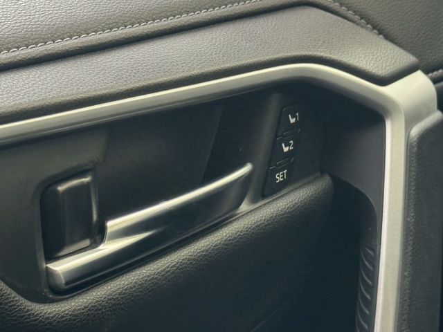 保證實車實價 / 摸門解鎖 / 盲點 / 定速 / 雙前加熱椅 / 導航 / 倒車影像  第12張相片