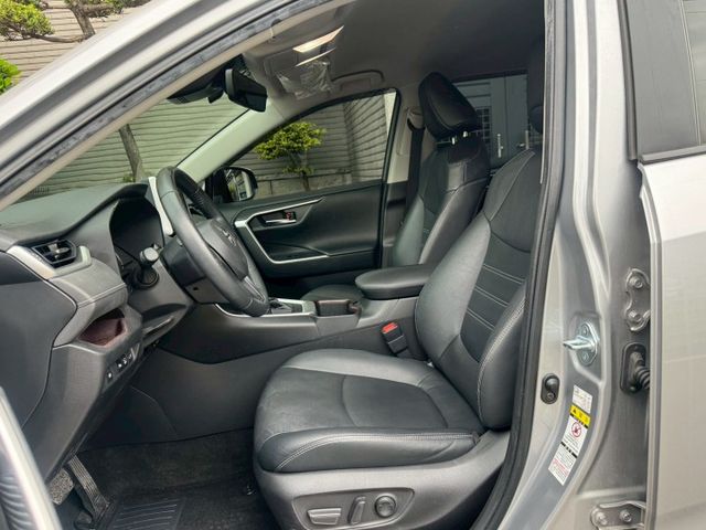 保證實車實價 / 摸門解鎖 / 盲點 / 定速 / 雙前加熱椅 / 導航 / 倒車影像  第16張相片