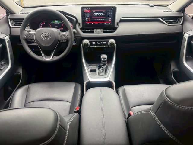 保證實車實價 / 摸門解鎖 / 盲點 / 定速 / 雙前加熱椅 / 導航 / 倒車影像  第18張相片