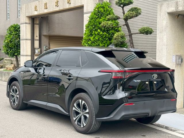 保證實車實價 / bZ4X 電動車 / 盲點 / 摸門 / Apple carplay / 電尾門  第16張相片
