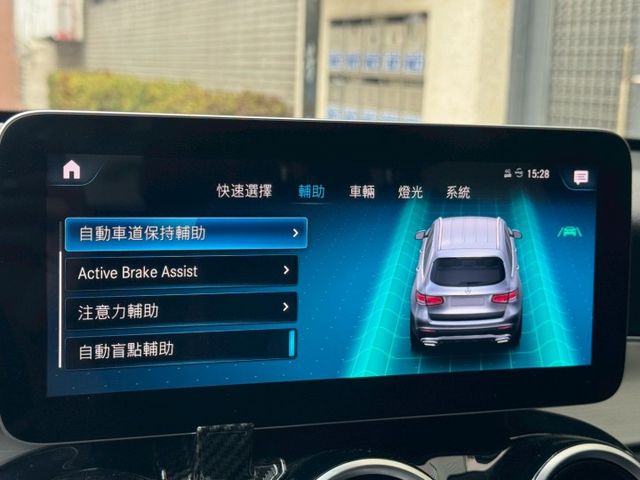 保證實車實價 / 電動尾門 / 後座出風口 / 倒車顯影 / 氣氛燈  第6張相片