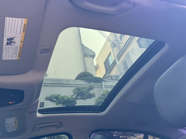 保證實車實價 / 導航 / 倒車顯影 / 換檔撥片 / 後座出風口 / 天窗  第12張相片