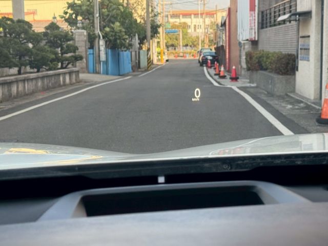 保證實車實價 / 盲點 / 抬頭顯示器 / BOSE音響 / 全景天窗 / 電動尾門  第8張相片