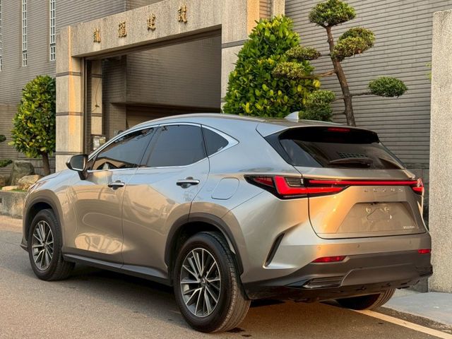 保證實車實價 / 換檔撥片 / 免鑰匙啟動 / 盲點 / 雙前電動椅調整 / 電尾門  第14張相片