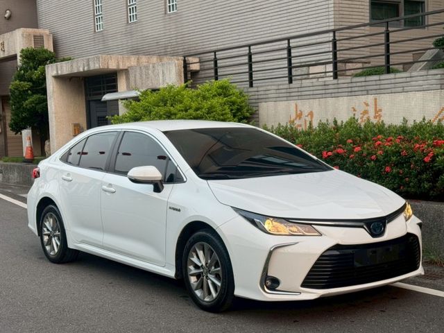 保證實車實價 / 油電 / 摸門解鎖 / 免鑰匙啟動 / 盲點 / 後座出風口  第3張相片