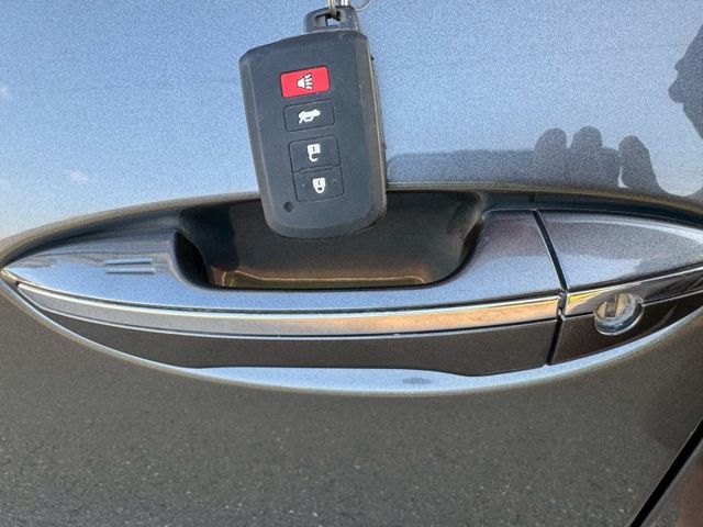 保證實車實價 / 摸門解鎖 / 免鑰匙啟動 / 定速 / 恆溫  第4張相片