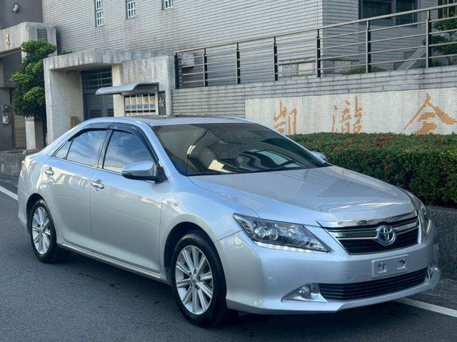 保證實車實價 / 2.5 油電 / 摸門 / 免鑰匙啟動 / 定速 / 胎壓偵測 / 導航 / 倒車顯影  第3張相片
