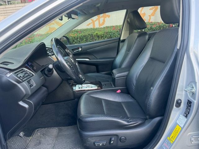 保證實車實價 / 2.5 油電 / 摸門 / 免鑰匙啟動 / 定速 / 胎壓偵測 / 導航 / 倒車顯影  第15張相片