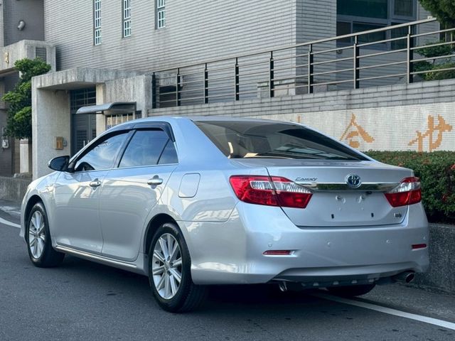 保證實車實價 / 2.5 油電 / 摸門 / 免鑰匙啟動 / 定速 / 胎壓偵測 / 導航 / 倒車顯影  第18張相片