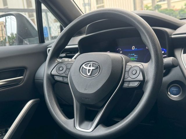 保證實車實價 / 油電混合 / 摸門 / 免鑰匙啟動 / 車道偏移 / 倒車影像  第4張相片