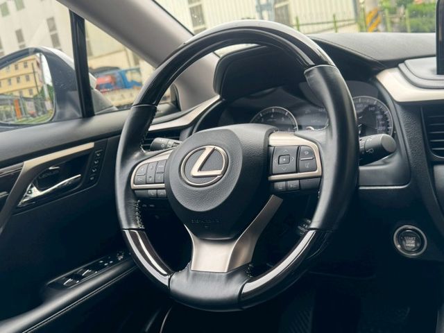 保證實車實價 / LEXUS RX350 雙前+後座 電動調整 / 全景天窗 / 電動尾門 / 導航 / 倒車顯影  第5張相片